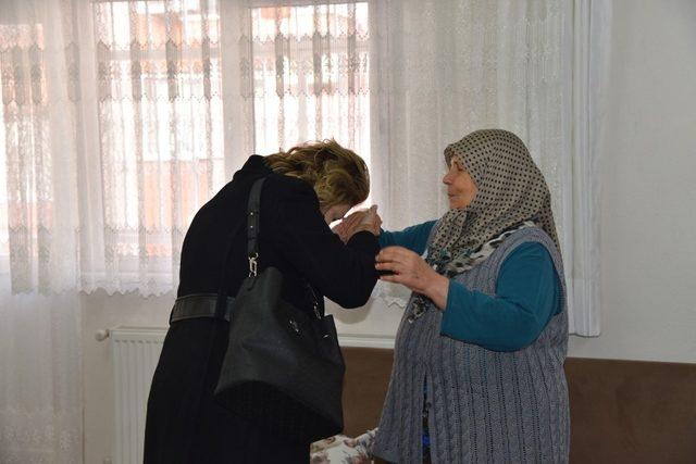 Vali Deniz’in eşi Olcay Deniz’den şehit polis ailelerine ziyaret