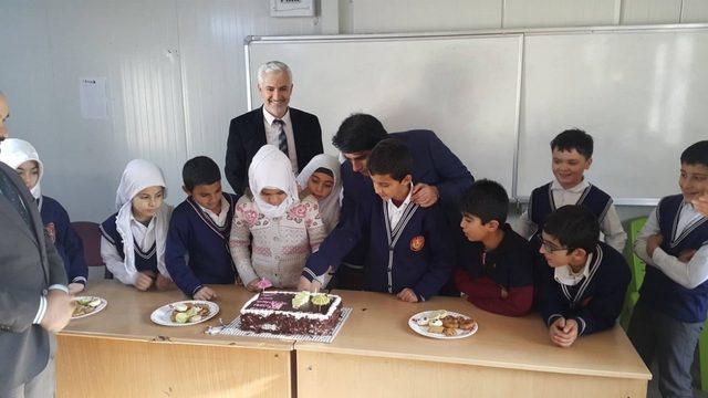 Hatim yapan gençlere hediyeler verildi