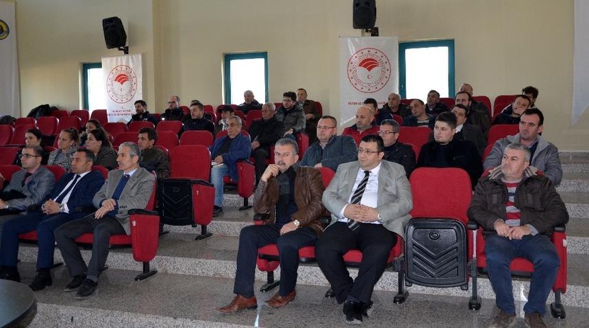 Tavuk eti satan işyeri esnafına eğitim verildi