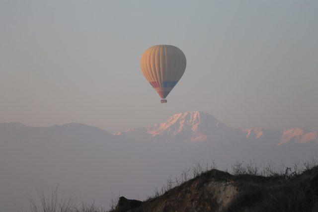 'Beyaz Cennet' Pamukkale'de balon uçuşuna ilgi