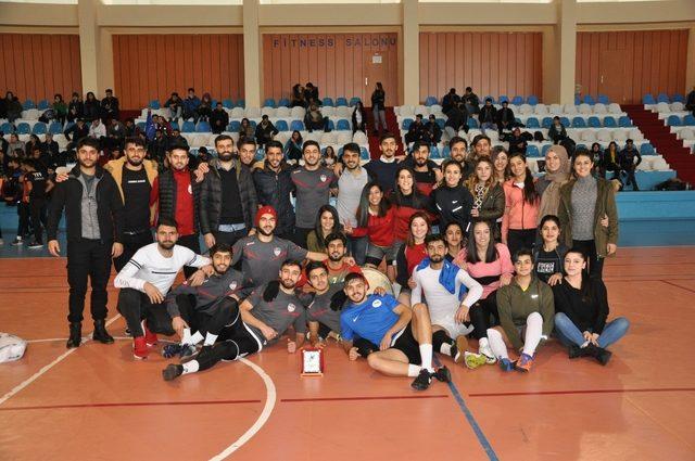 Kars’ta Futsal Turnuvası sona erdi