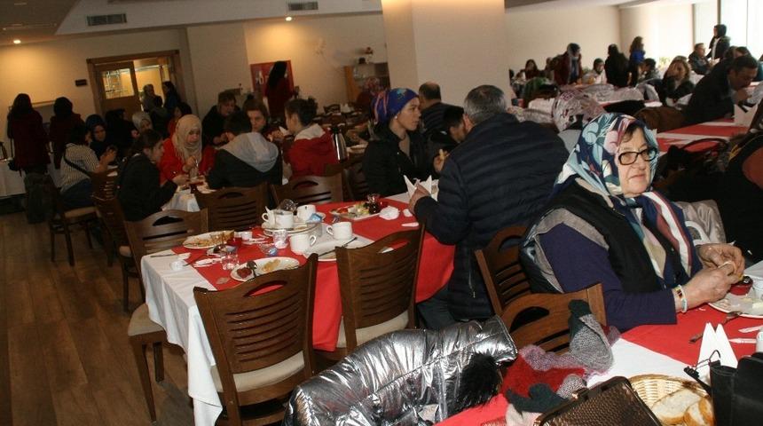 Devrek Gazi Ortaokulu tarafından dayanışma kahvaltısı düzenlendi