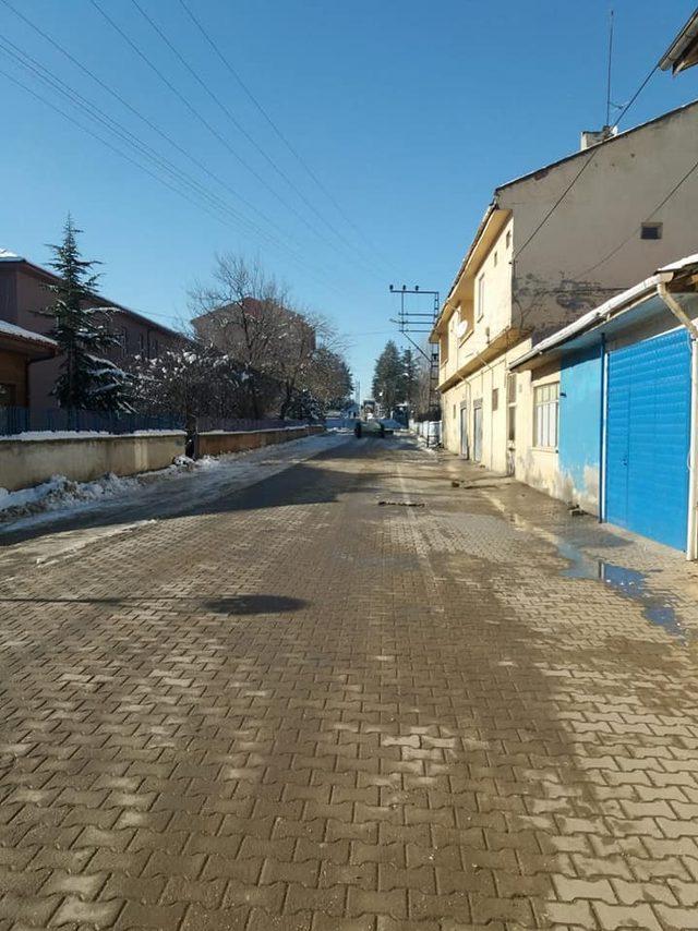 Pazaryeri’nde cadde ve sokaklar kardan temizleniyor