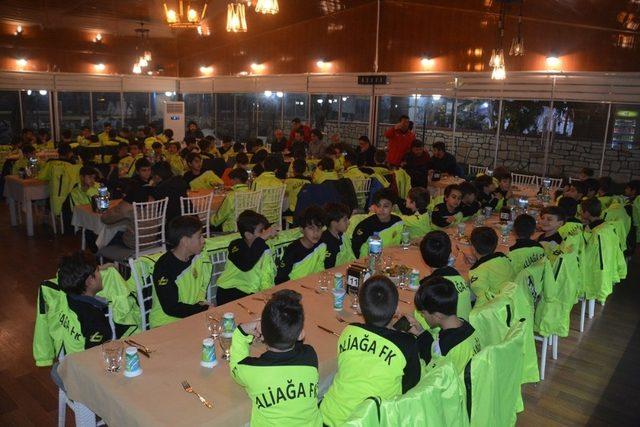 Başkan Acar, 15 yaş altı futbolcularla buluştu