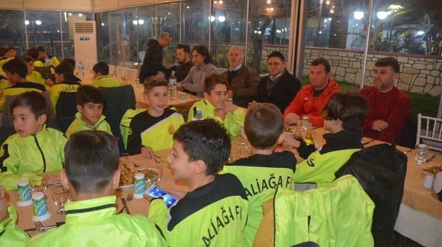 Başkan Acar, 15 yaş altı futbolcularla buluştu