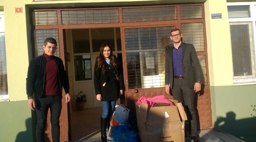 K&uuml;&ccedil;&uuml;k &ouml;ğrencilere kıyafet desteği