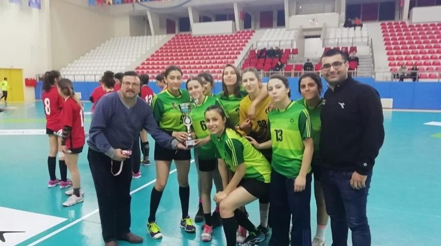 Anadolu &Uuml;niversitesi sporda, kupalara ve şampiyonluklara doymuyor