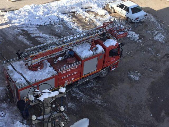 Aşırı don tehlikeli sarkıklar oluşturdu