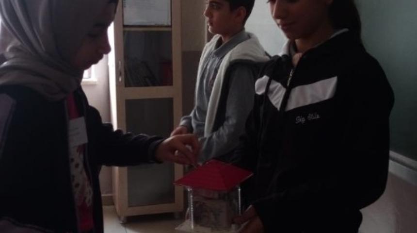 &Ouml;ğrenciler har&ccedil;lıklarını Yemen&rsquo;e bağışladı