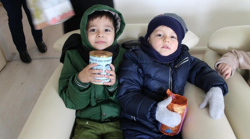 Minikler har&ccedil;lıklarını Yemen&rsquo;e bağışladılar
