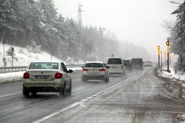 Bolu Dağı'nda kar yağışı