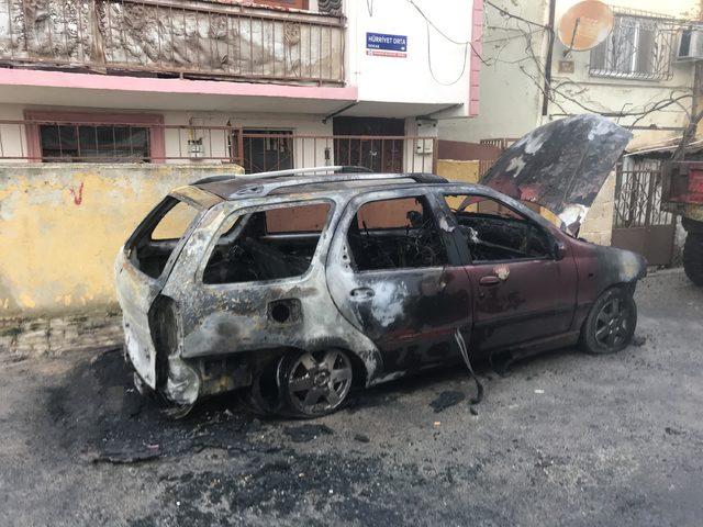 Park halindeki LPG'li otomobil yandı