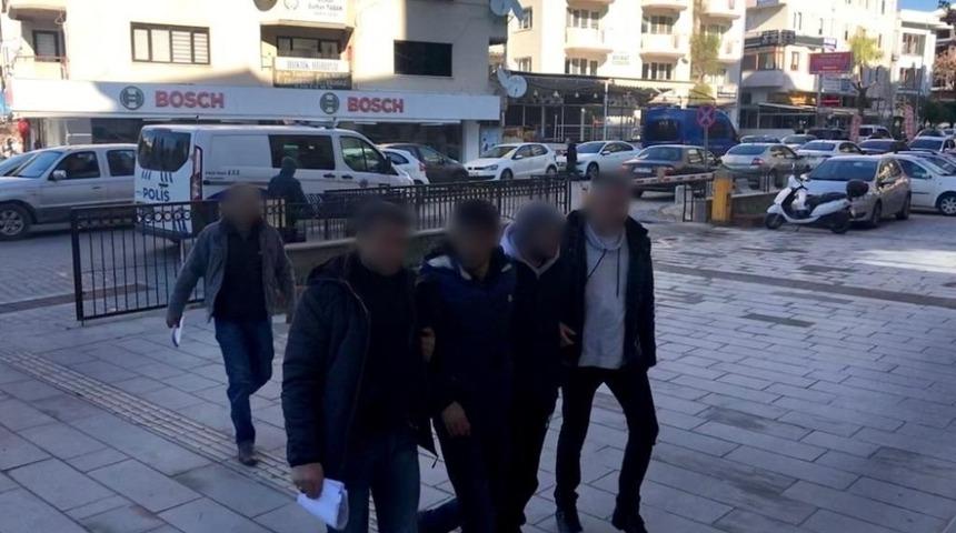 Kuşadası&rsquo;nda &ccedil;eşitli su&ccedil;lardan aranan 3 kişi yakalandı