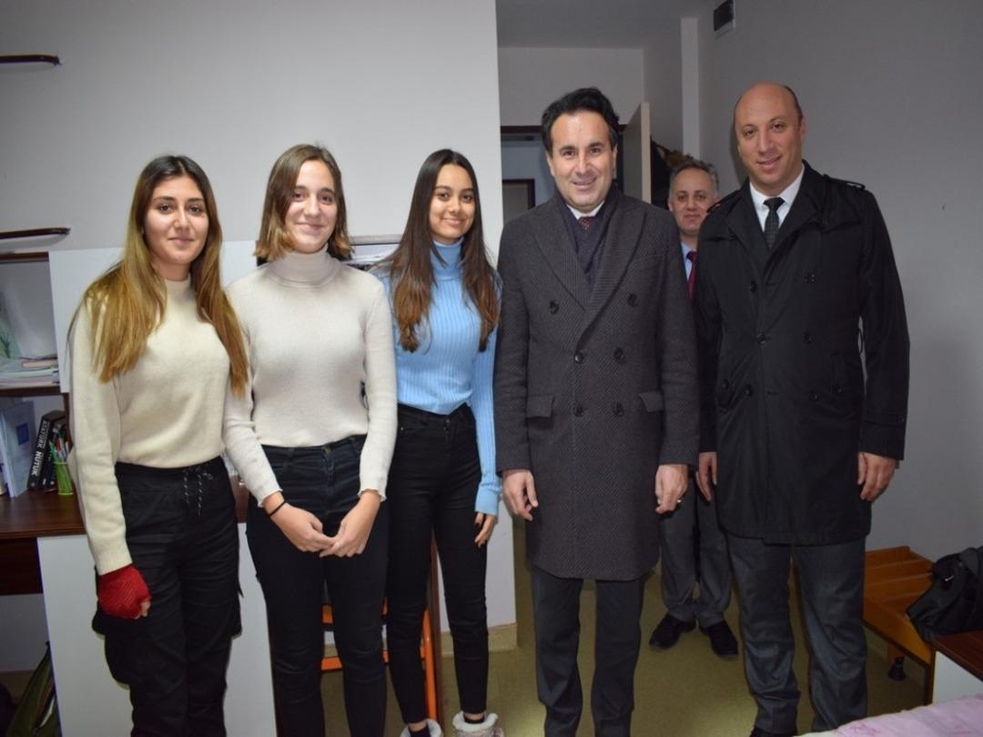 Kaymakam G&ouml;rg&uuml;l&uuml;arslan yurtta kalan &ouml;ğrencilerle buluştu