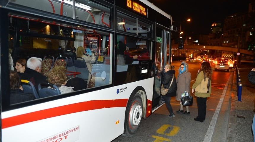 Otob&uuml;s, gemi, metro ve tramvay seferleri uzatıldı