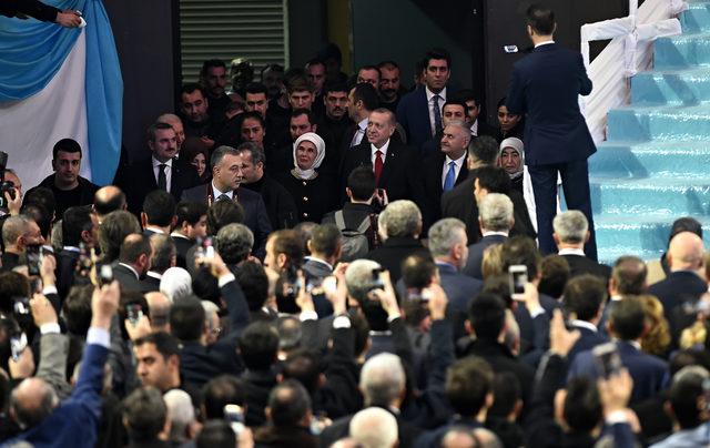 AK Parti İstanbul adayını açıklıyor; Cumhurbaşkanı Erdoğan salona geldi