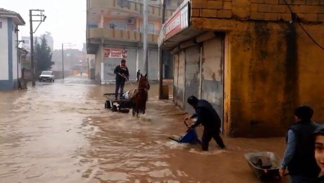 Suruç'u sel vurdu, mahsur kalanlar kurtarıldı