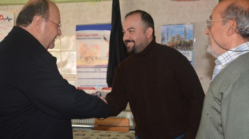 &Ouml;zakcan; "Biz ismimizi billboardlara değil, g&ouml;n&uuml;llere yazdırdık"