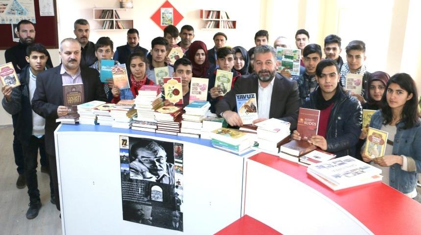 Okul k&uuml;t&uuml;phanelerine kitap desteği s&uuml;r&uuml;yor