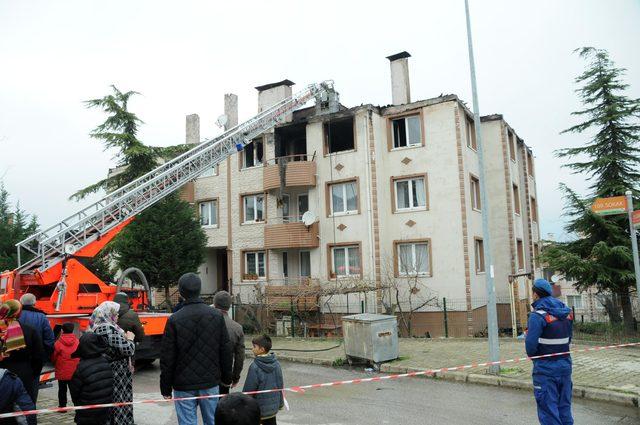 Yalova'da apartmandaki yangında 4 ev kullanılamaz hale geldi