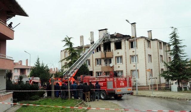 Yalova'da apartmandaki yangında 4 ev kullanılamaz hale geldi