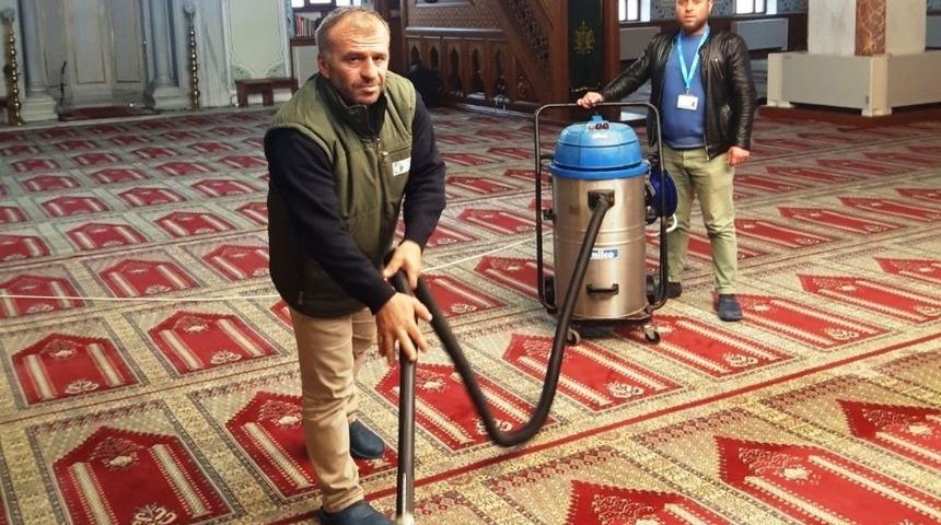 İzmit&rsquo;te 194 bin metrekare halı temizliği yapıldı