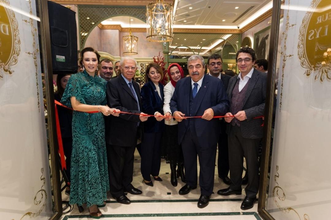 Fleur De Lys Cafe a&ccedil;ıldı