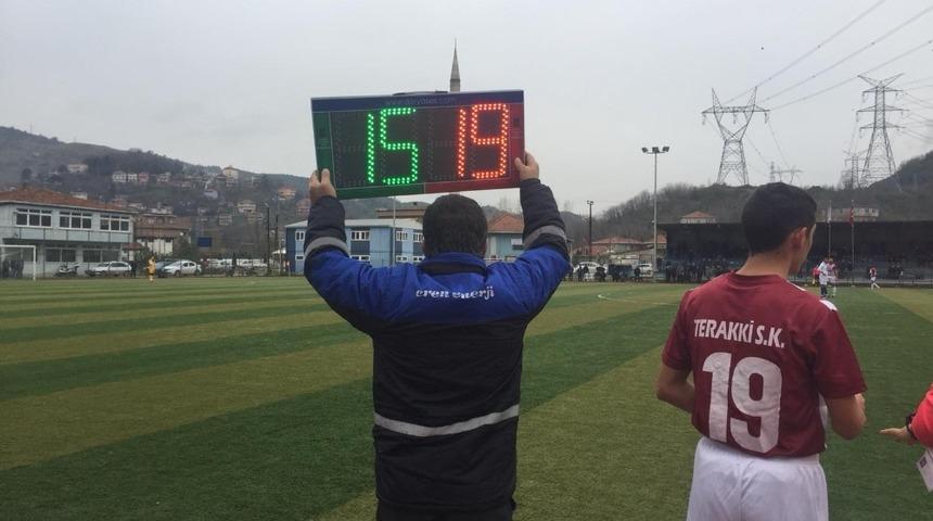 Amat&ouml;r ma&ccedil;ta 3 bin TL değerinde ışıklı tabela kullanıldı