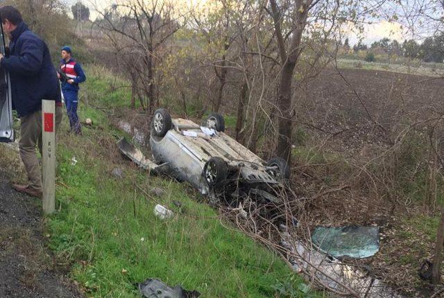 Adana'da 2 otomobil kafa kafaya çarpıştı: 1 ölü, 2 yaralı