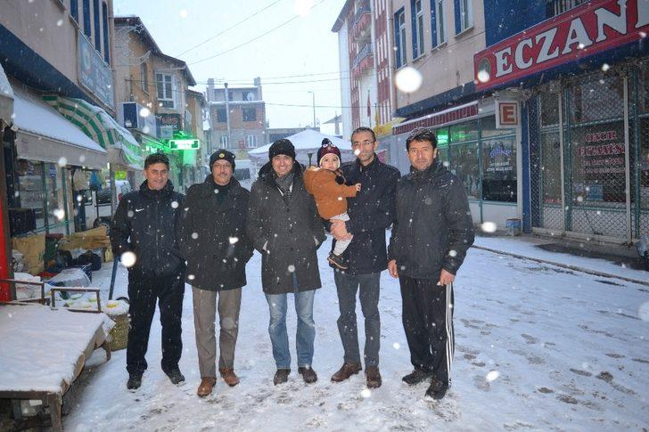 Şuhut’ta akşam saatlerinde kar etkili oldu G5