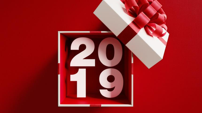 Yeni yıl mesajları 2019: Yılbaşı tebrik mesajları, hediye notları ile resimli, kısa veya sevgiliye yeni yıl mesajları seç gönder!