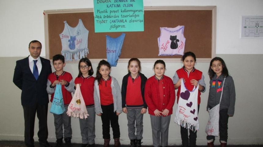 &Ouml;ğrencilerden poşet yasağına farklı &ccedil;&ouml;z&uuml;m