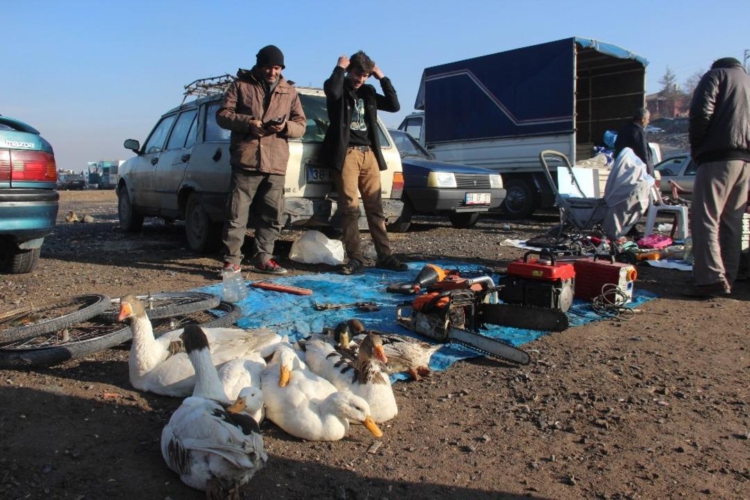 (&Ouml;zel) Kayserililerden antika &uuml;r&uuml;nlerin de bulunduğu bit pazarına b&uuml;y&uuml;k ilgi
