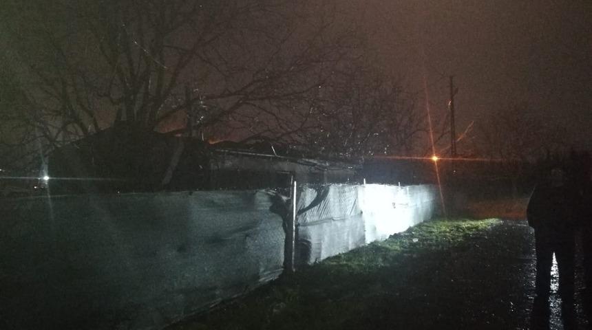 &Ccedil;iftlikte &ccedil;ıkan yangında 50 tavuk telef oldu