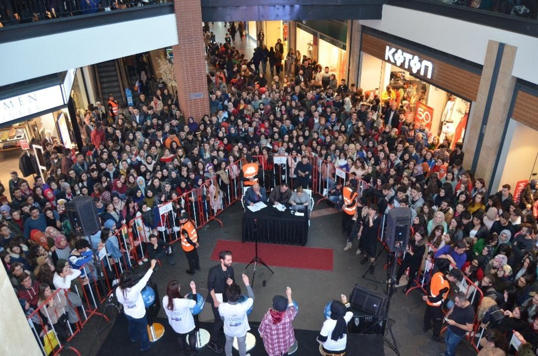 Trabzon&rsquo;da alışveriş merkezinin 10. yılına &ouml;zel &ccedil;ekiliş