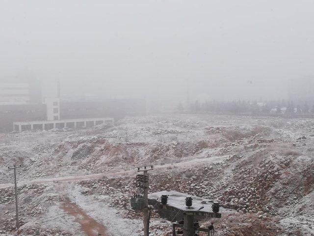 Mardin’de kar yağışı etkili oldu