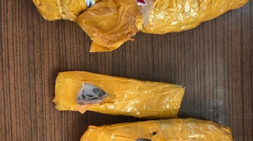 Van&rsquo;da &rsquo;T&uuml;rkiye Huzur G&uuml;ven&rsquo; uygulamasında 1 kilo 940 gram re&ccedil;ine esrar ele ge&ccedil;irildi