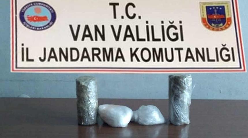 Jandarma uyuşturucu tacirlerine göz açtırmıyor