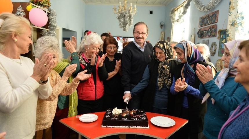 Yaşlı Evi&rsquo;nde erken yılbaşı