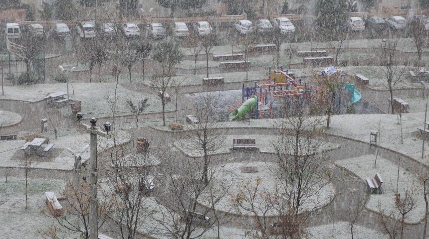 Kahramanmaraş g&uuml;ne kar ile uyandı