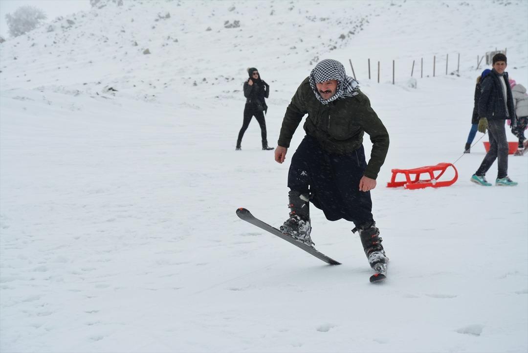 G&uuml;neydoğu'nun "Uludağ"ında kayak sezonu a&ccedil;ıldı 