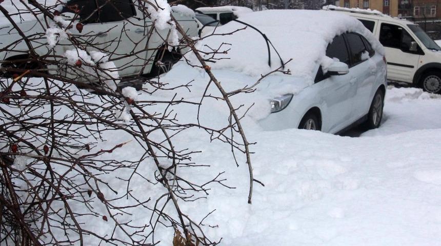 Hakkari’de karla mücadele çalışmaları sürüyor