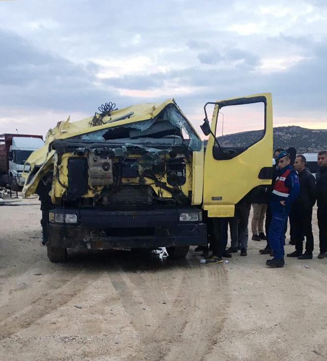 Direksiyonda kalp krizi geçiren kamyon şoförü yaşamını yitirdi