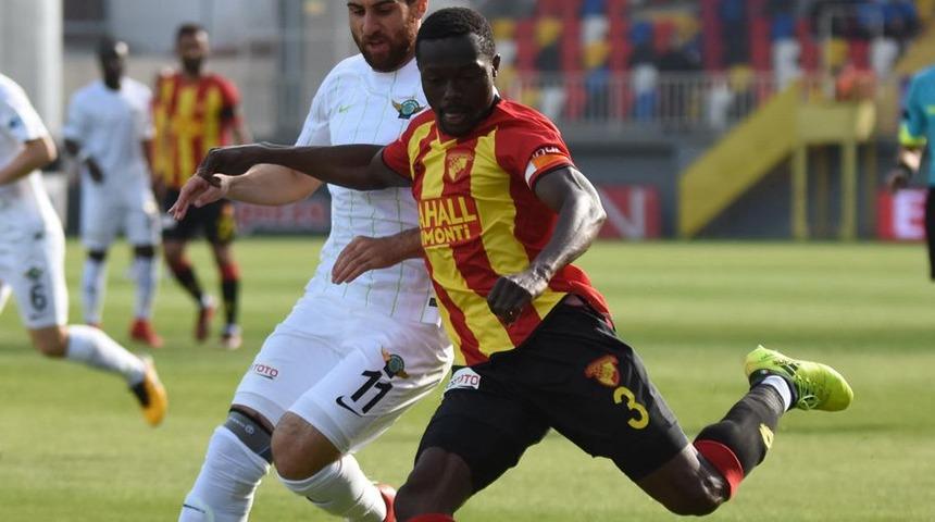 Göztepe Adama Traore'yi kadroda tutma kararı aldı