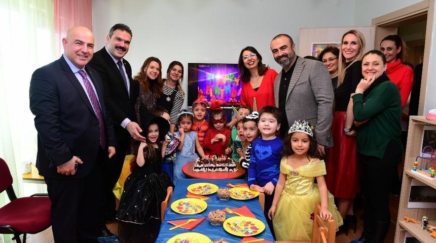 Rekt&ouml;r &Ccedil;omaklı yeni yılı &ouml;ğrencilerle kutladı