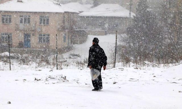 Hekimhan’da kar yağışı etkili oluyor