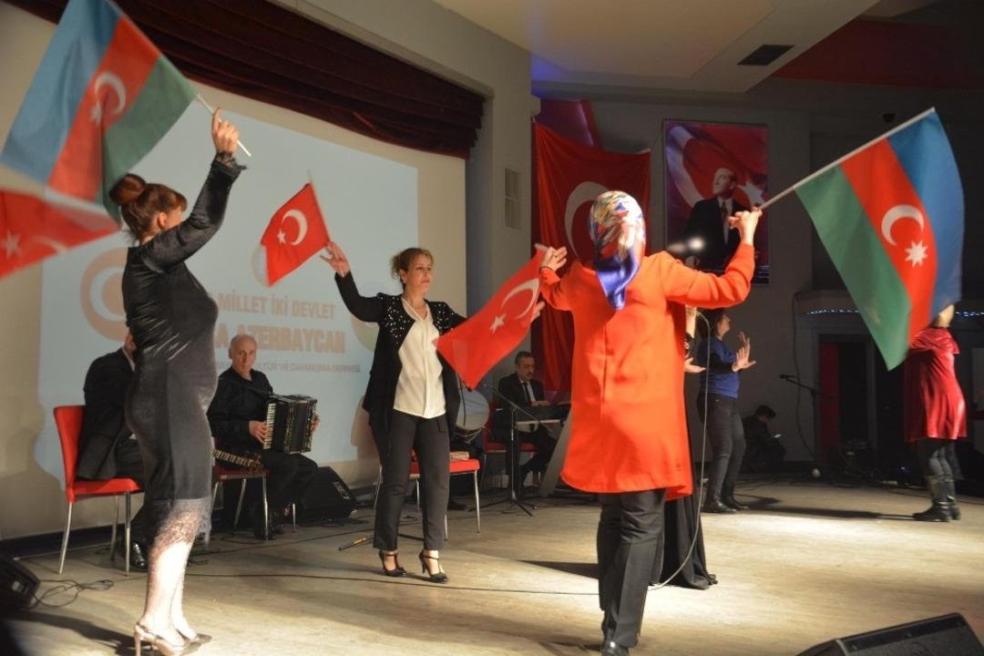 Azerbaycan Cumhuriyeti&rsquo;nin 100. yılı Manisa&rsquo;da kutlandı