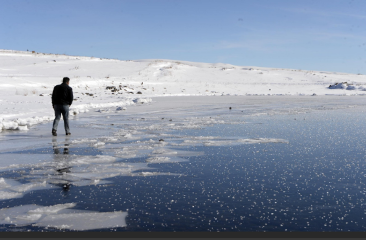 Buz tutan Çıldır Gölü’nde kartpostallık görüntüler G1