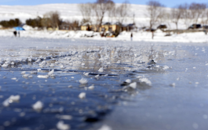 Buz tutan Çıldır Gölü’nde kartpostallık görüntüler G2