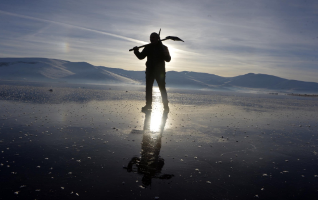 Buz tutan &Ccedil;ıldır G&ouml;l&uuml;&rsquo;nde kartpostallık g&ouml;r&uuml;nt&uuml;ler